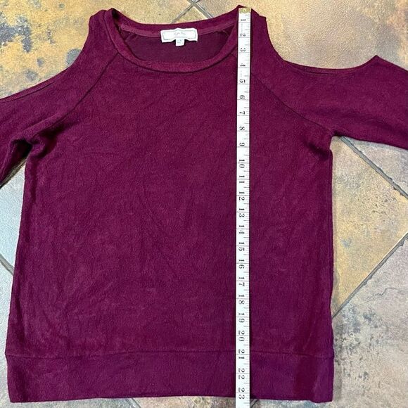 Hippie Rose Maroon Burgundy Peek Cold Shoulder Sweater Size Junior Large - Picture 3 of 11